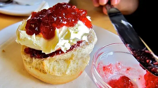 English scone cream jam