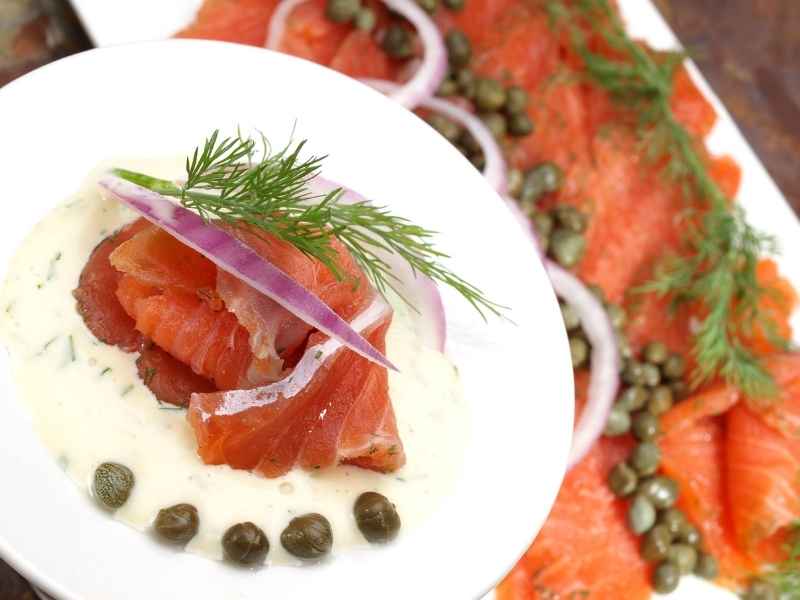 Salmon gravlax