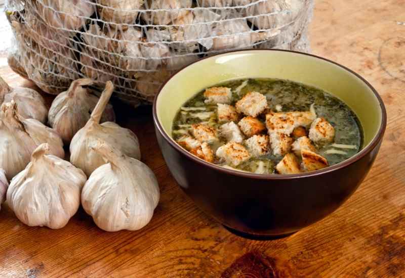Česnečka garlic soup