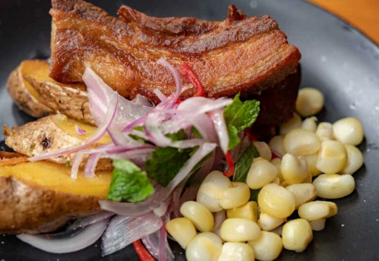 Yuca con Chicharrón