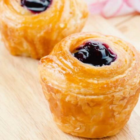 Small cruffin with jam