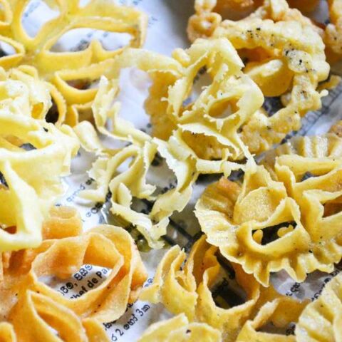 Kokis fried with different molds.