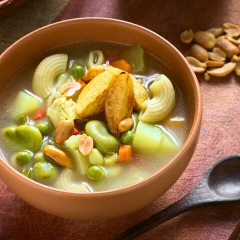 Sopa de Mani with pasta