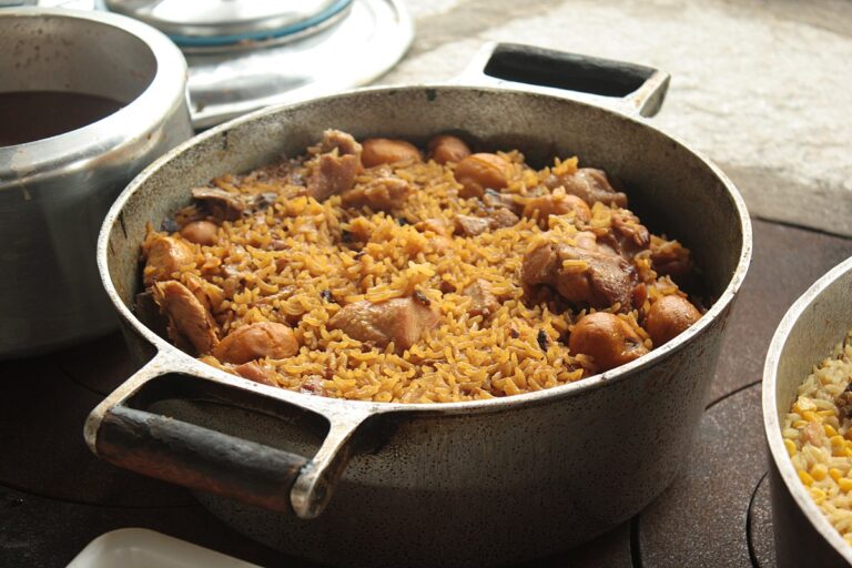 Galinhada with pequi fruit.