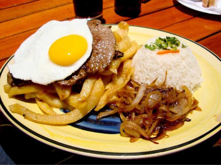 Bistec a lo pobre with white rice.